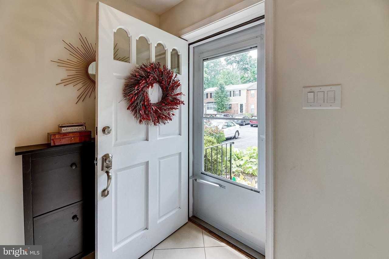 2775 Sikes Ct - Photo 4 of 36