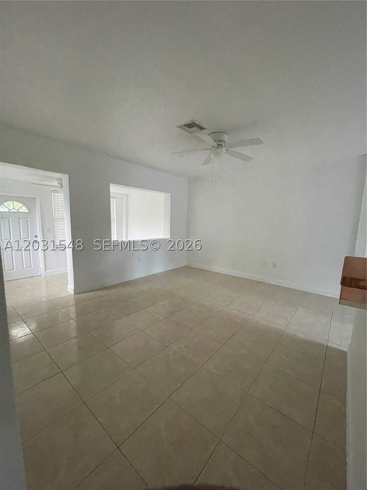 420 Sw 25th Ave #0 - Photo 3 of 8