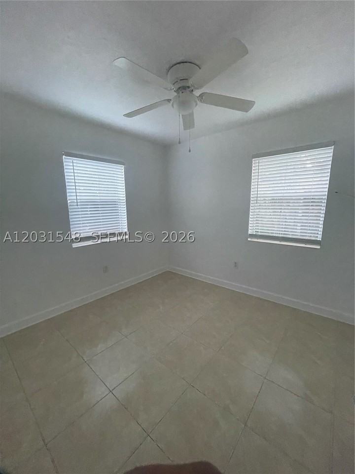 420 Sw 25th Ave #0 - Photo 6 of 8