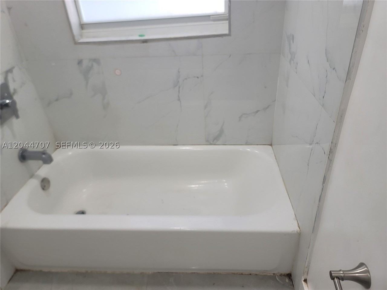 512 Nw 96th St #B - Photo 6 of 8