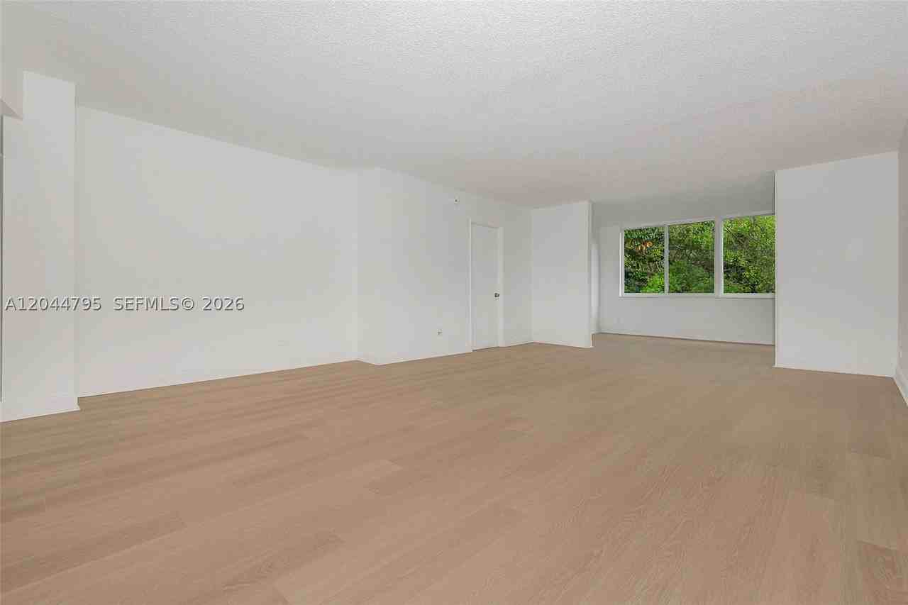 445 Ne 195th St #326 - Photo 3 of 27