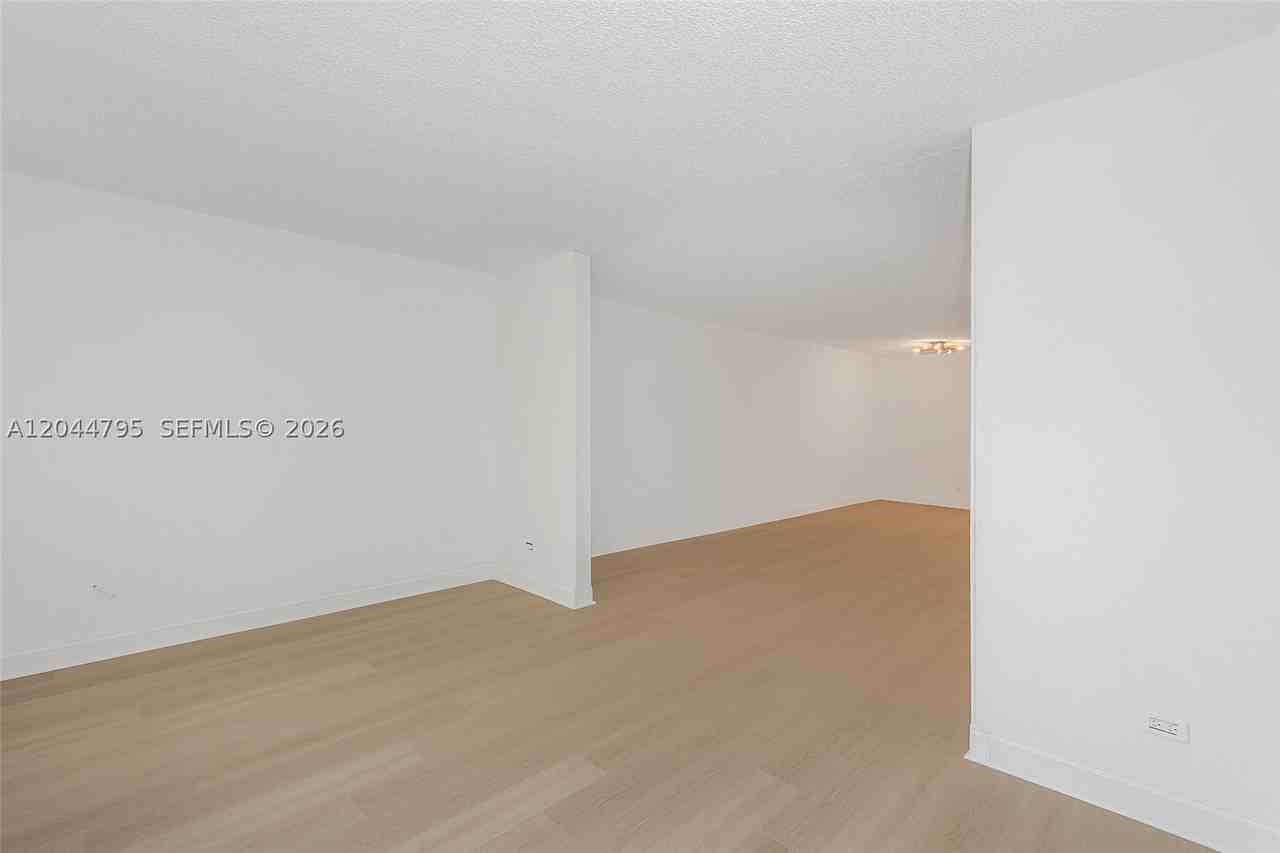 445 Ne 195th St #326 - Photo 6 of 27