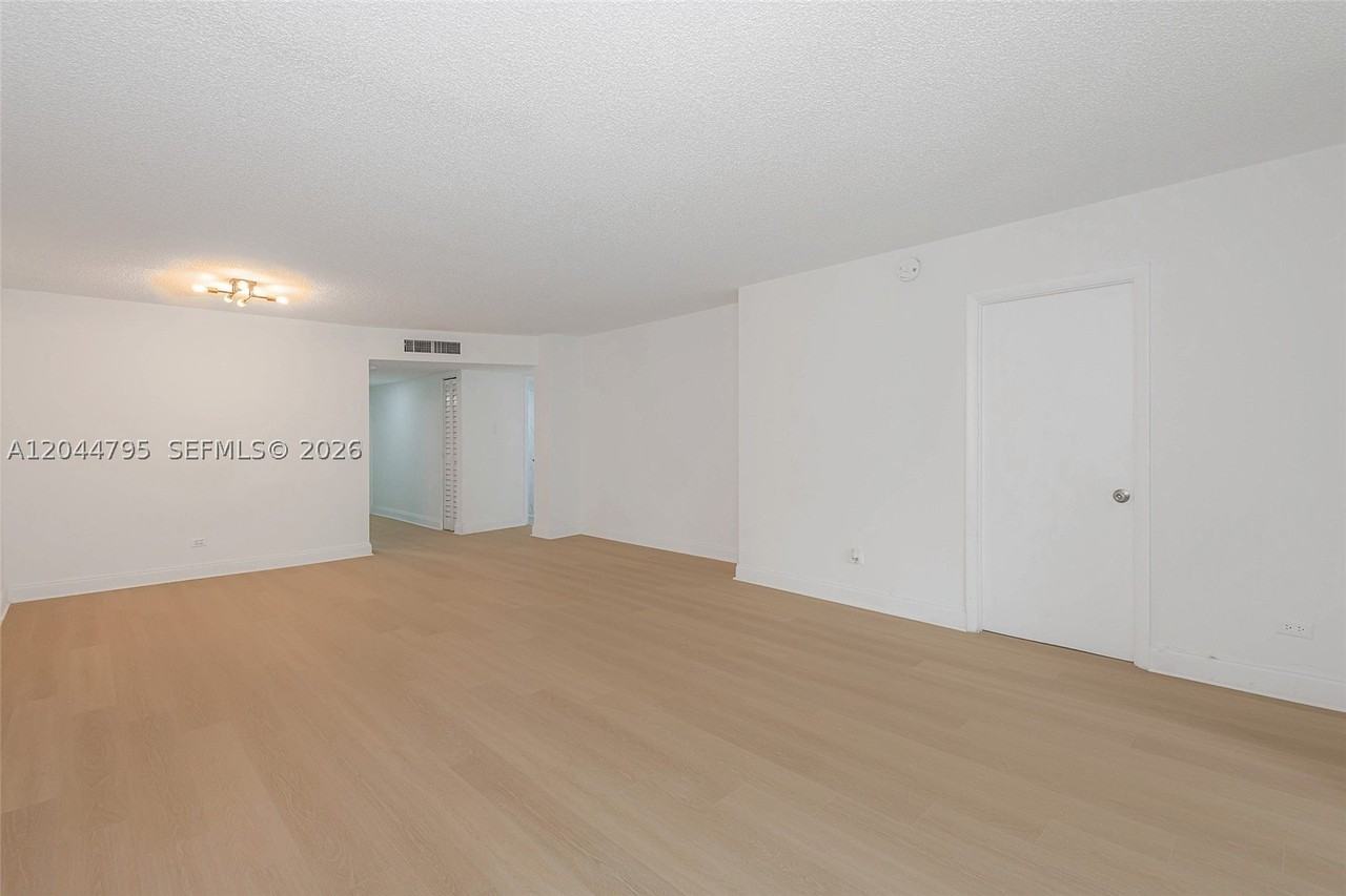 445 Ne 195th St #326 - Photo 7 of 27