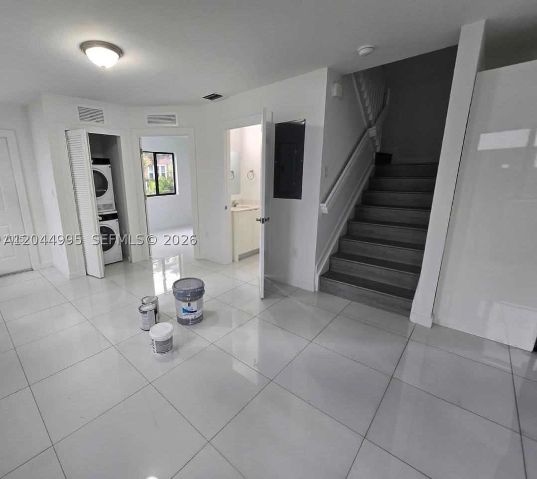 2771 Nw 43rd Ter #2771 - Photo 4 of 13