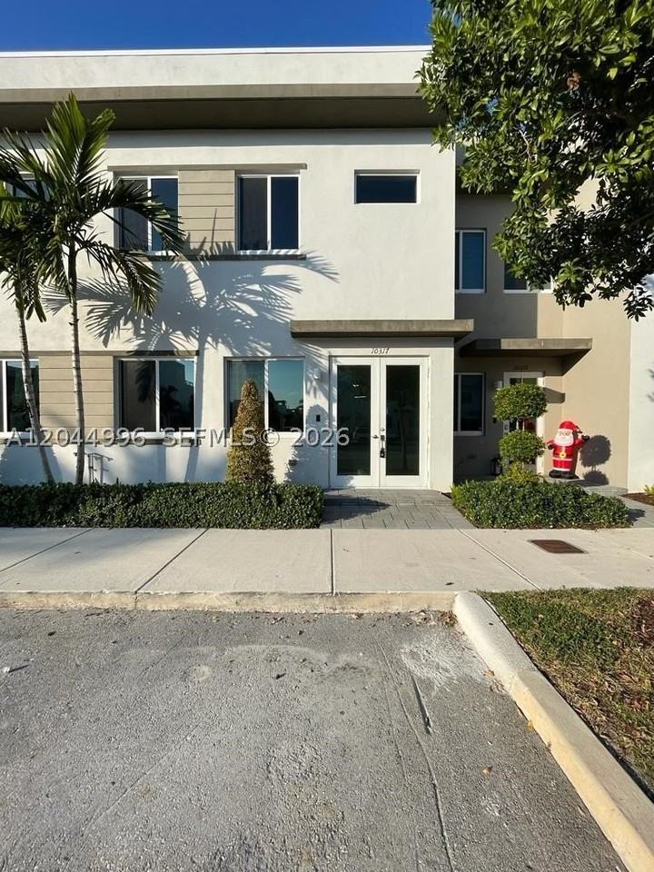 10317 Nw 66th St #10317 - Photo 2 of 12