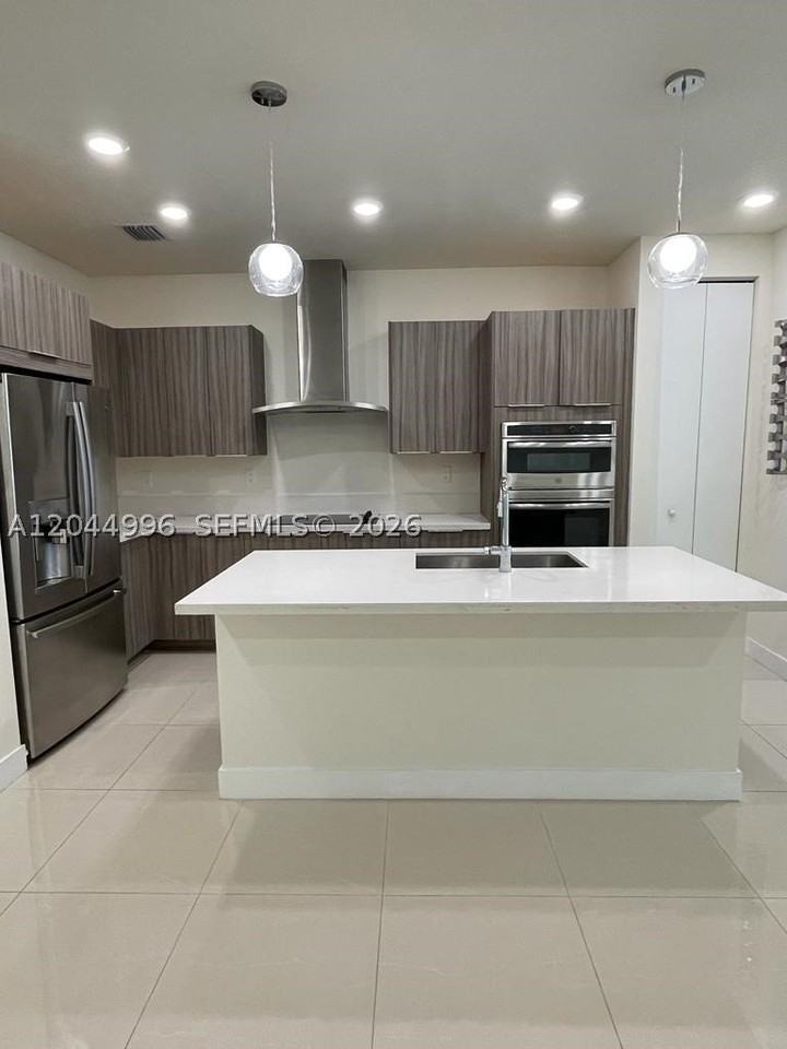10317 Nw 66th St #10317 - Photo 4 of 12