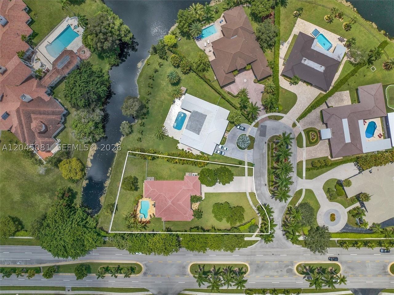 16310 Paddock Ln - Photo 4 of 45