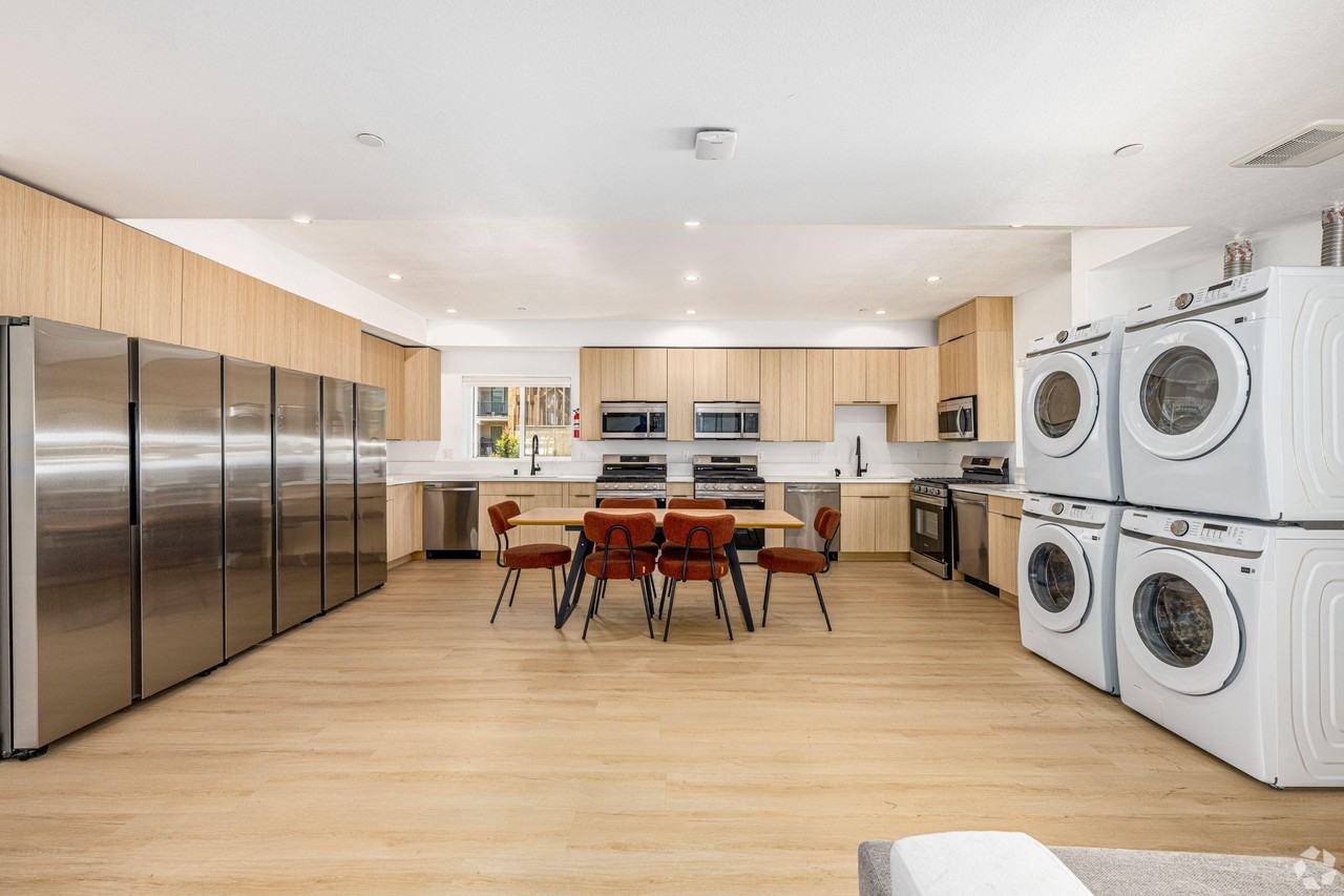 Francis Ave - Photo 2 of 14
