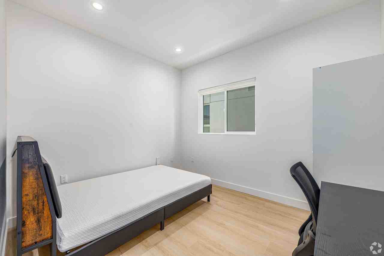 Francis Ave - Photo 6 of 14