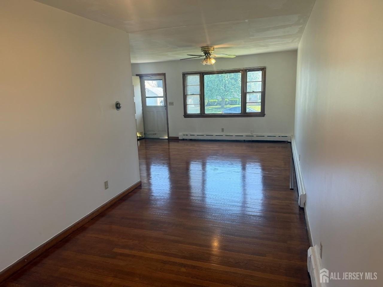 304 Fairlamb Ave - Photo 2 of 16