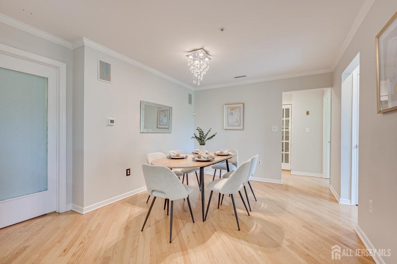 527 Brickhouse Rd - Photo 4 of 25