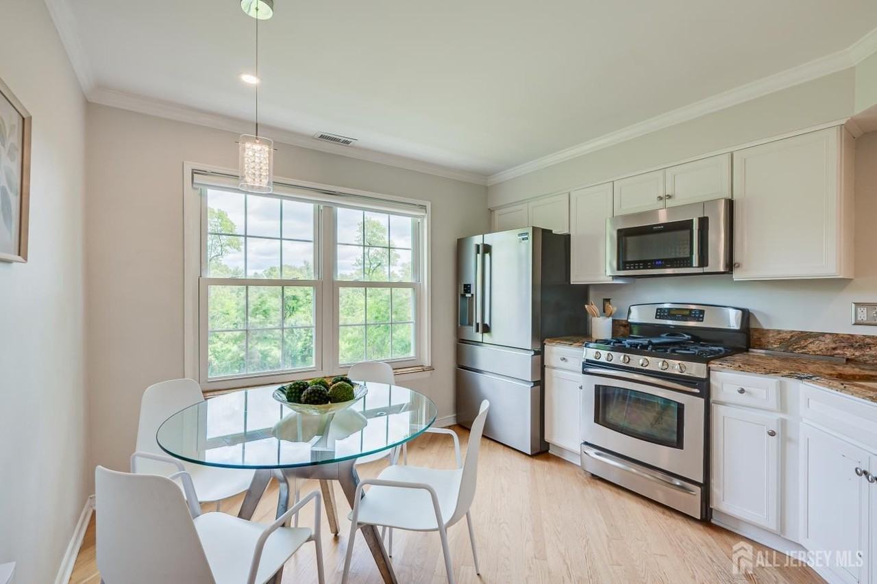 527 Brickhouse Rd - Photo 7 of 25