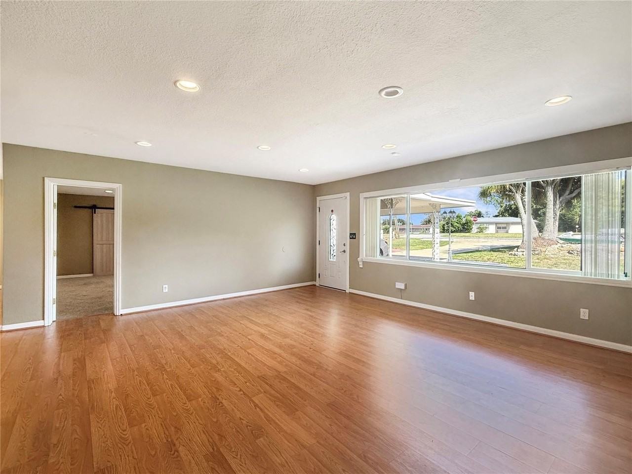 117 Lake Roy Dr - Photo 4 of 24