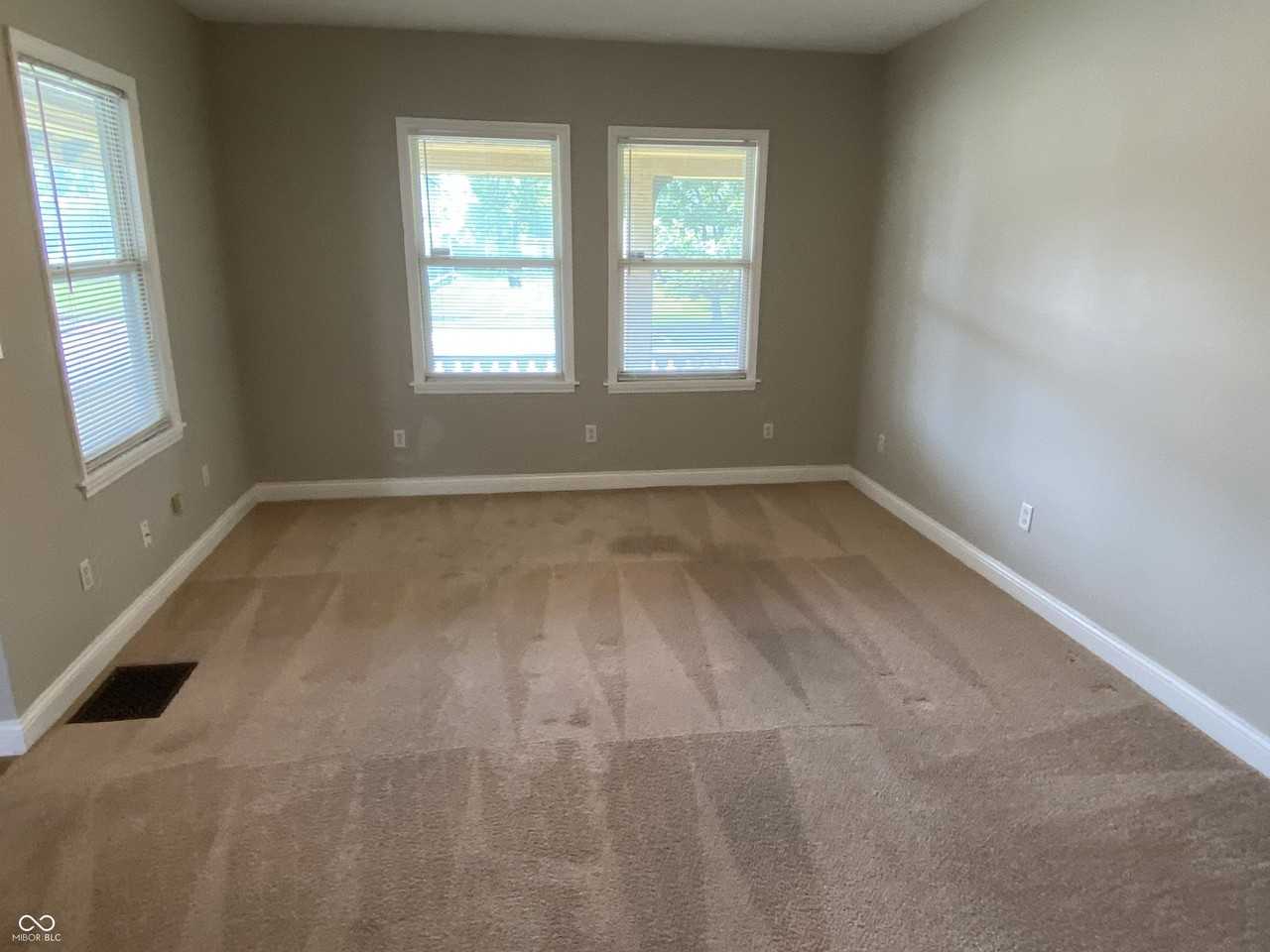 2458 N College Ave - Photo 5 of 18