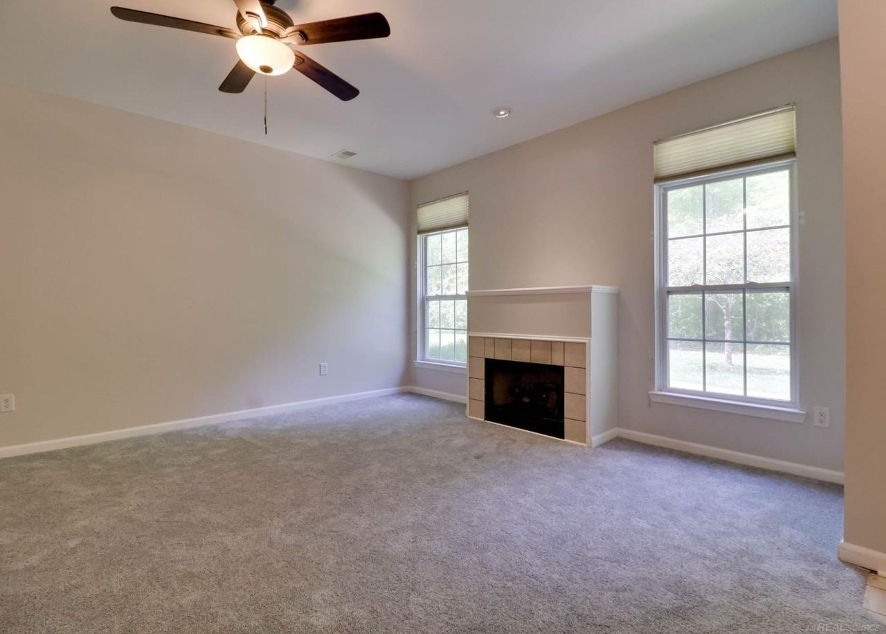 25675 Maritime Cir N - Photo 5 of 18