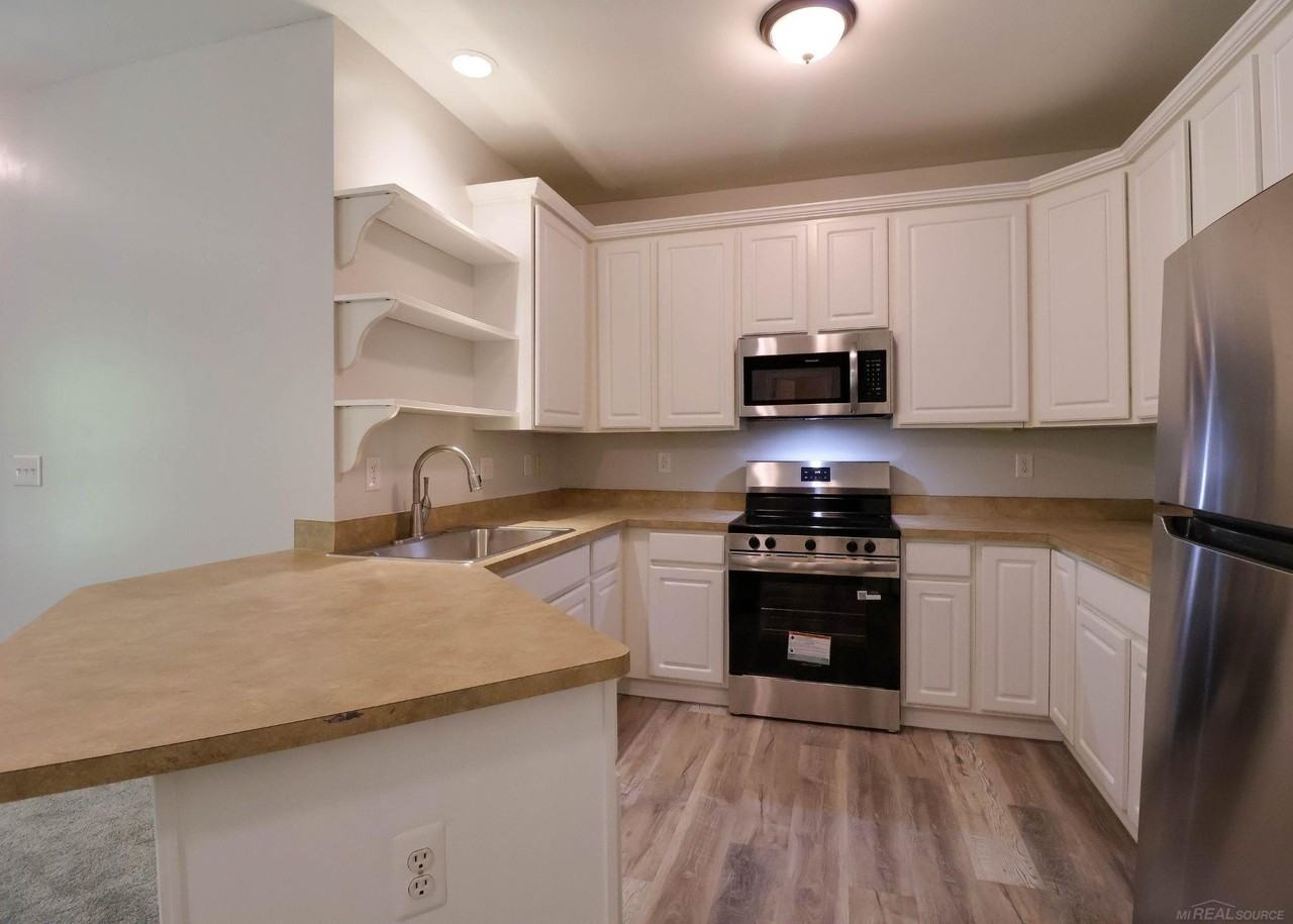 25675 Maritime Cir N - Photo 6 of 18