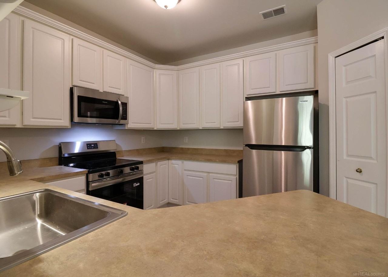25675 Maritime Cir N - Photo 7 of 18