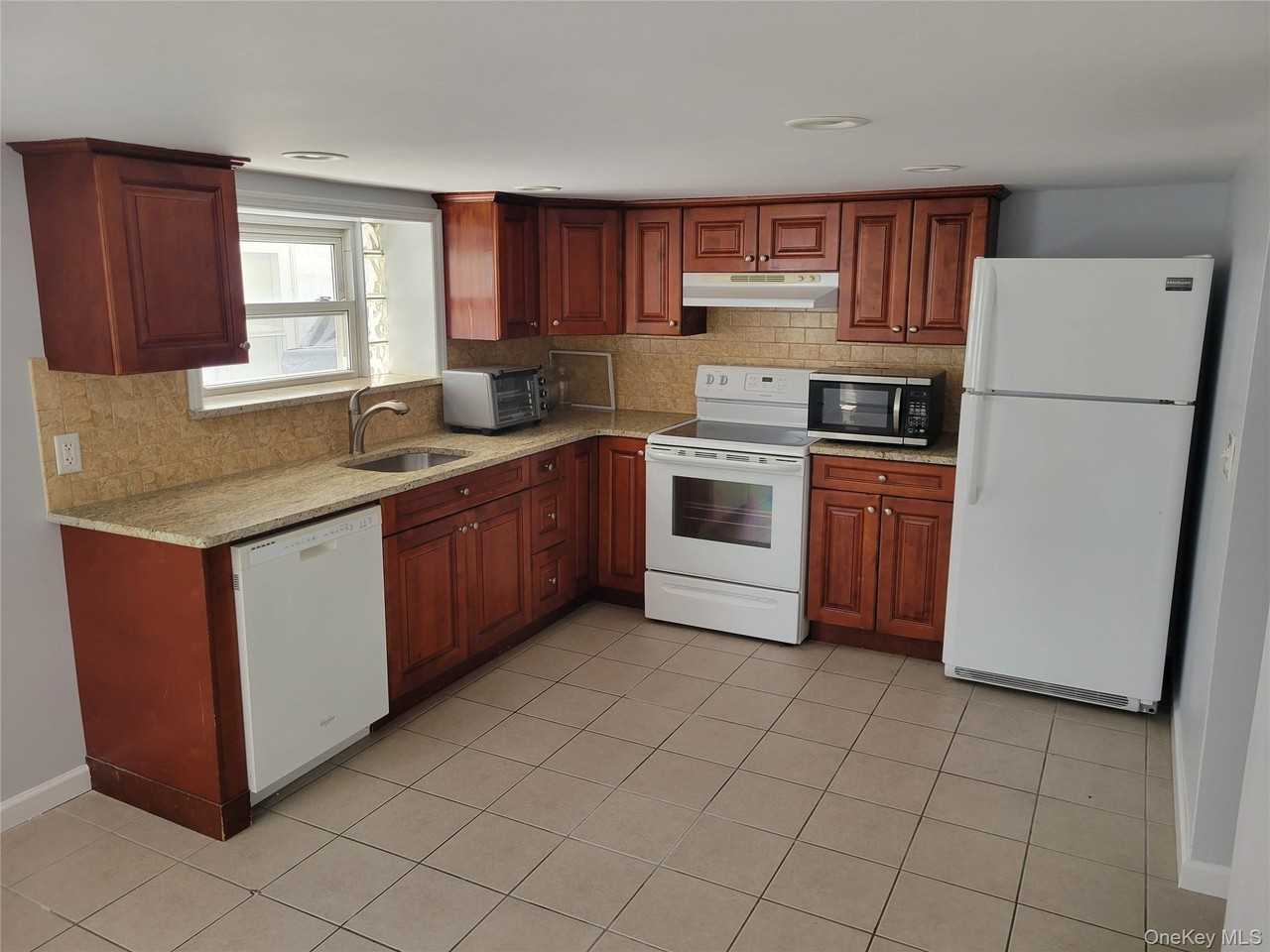 47 Ohio Ave #G - Photo 2 of 16
