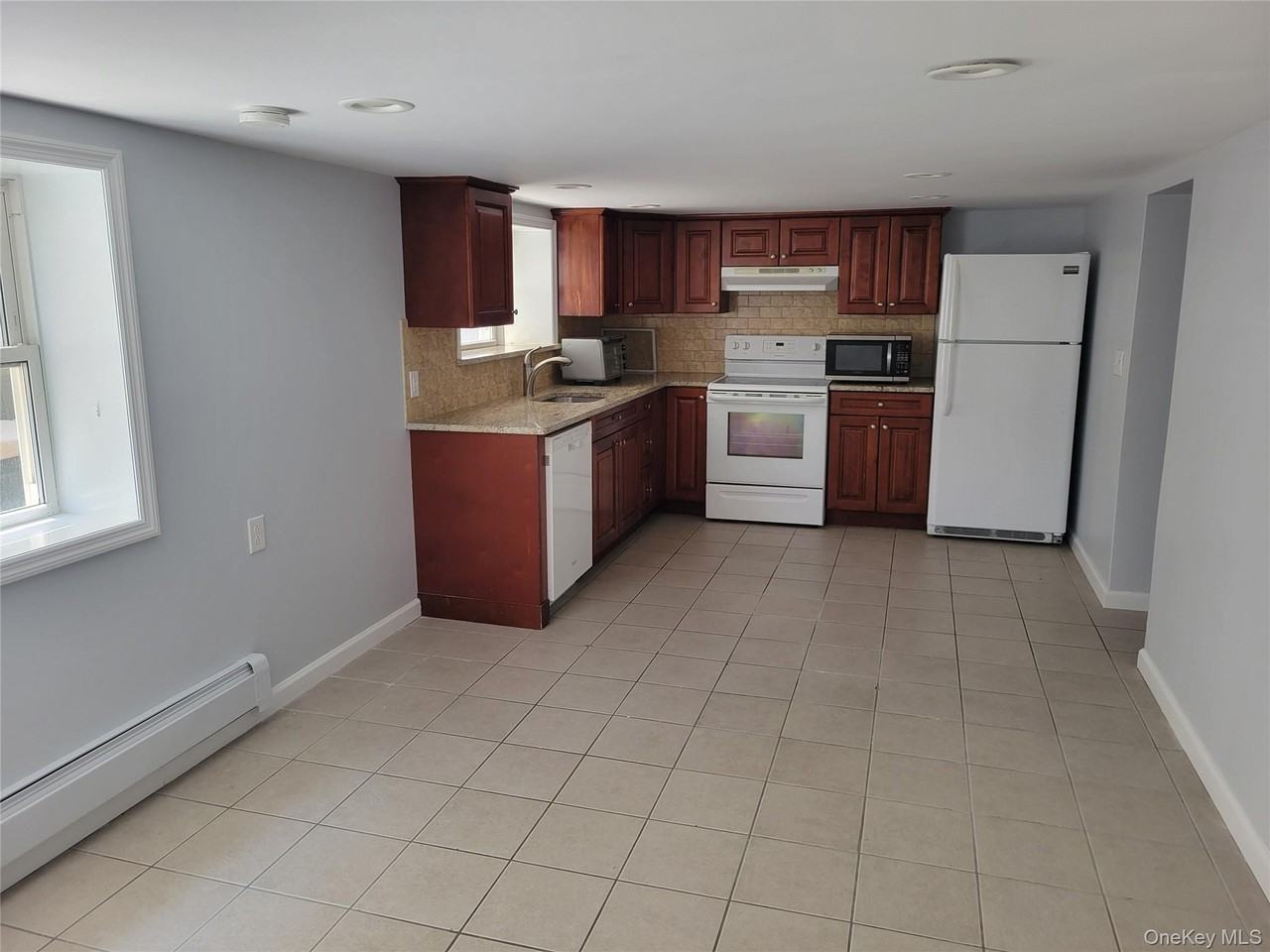 47 Ohio Ave #G - Photo 3 of 16