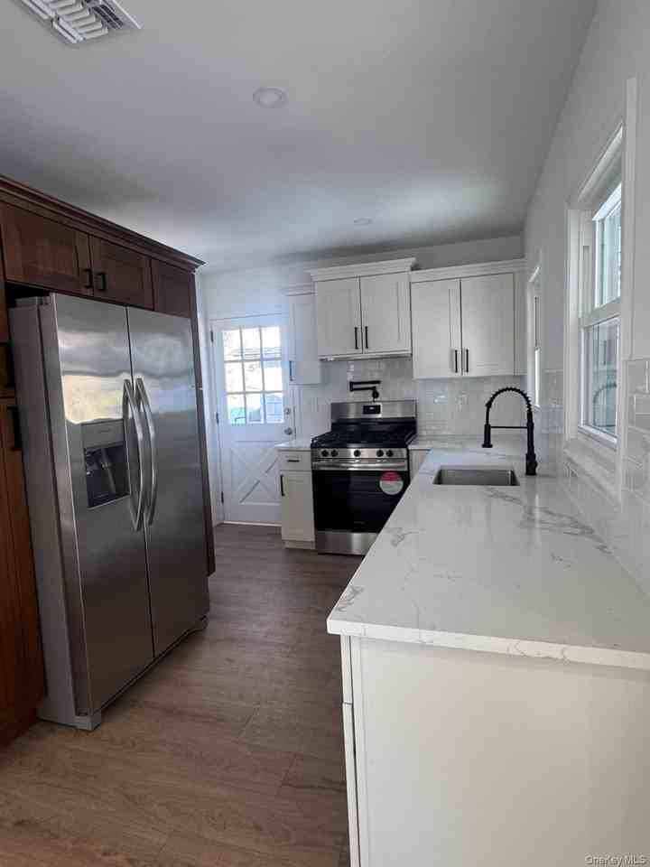 45 Abbott Dr - Photo 4 of 10