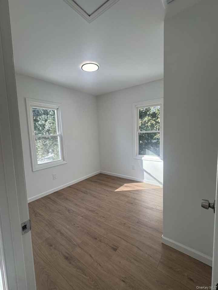 45 Abbott Dr - Photo 5 of 10