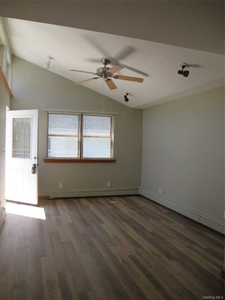 50 Grover Ln - Photo 3 of 16