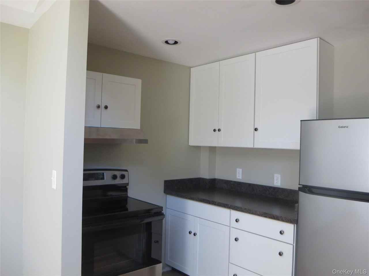 50 Grover Ln - Photo 4 of 16