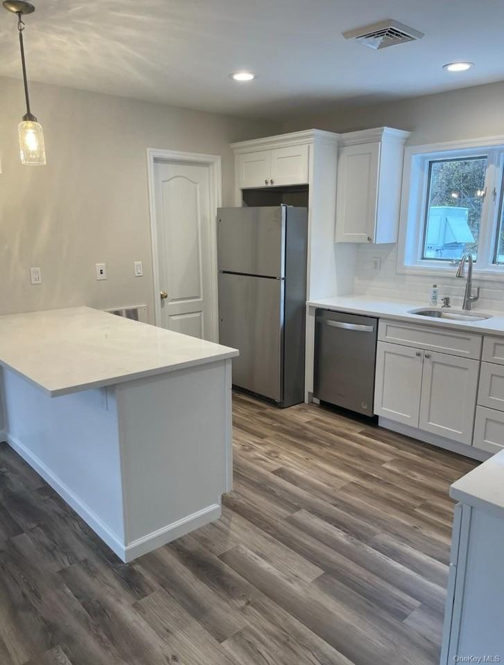 222 Main St - Photo 4 of 18