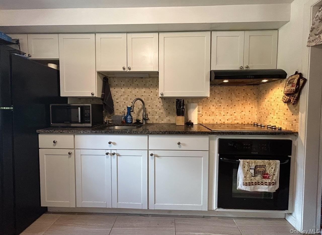 1 Holland Ln - Photo 6 of 9
