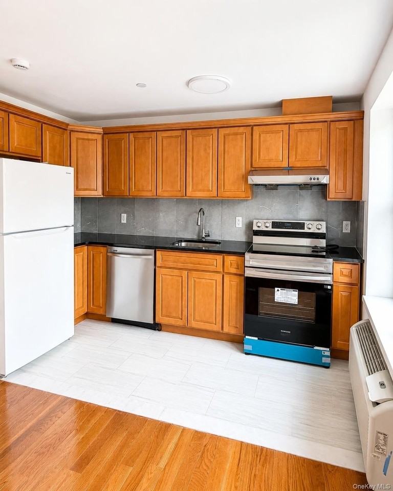 8713 Homelawn St #4 - Photo 3 of 5