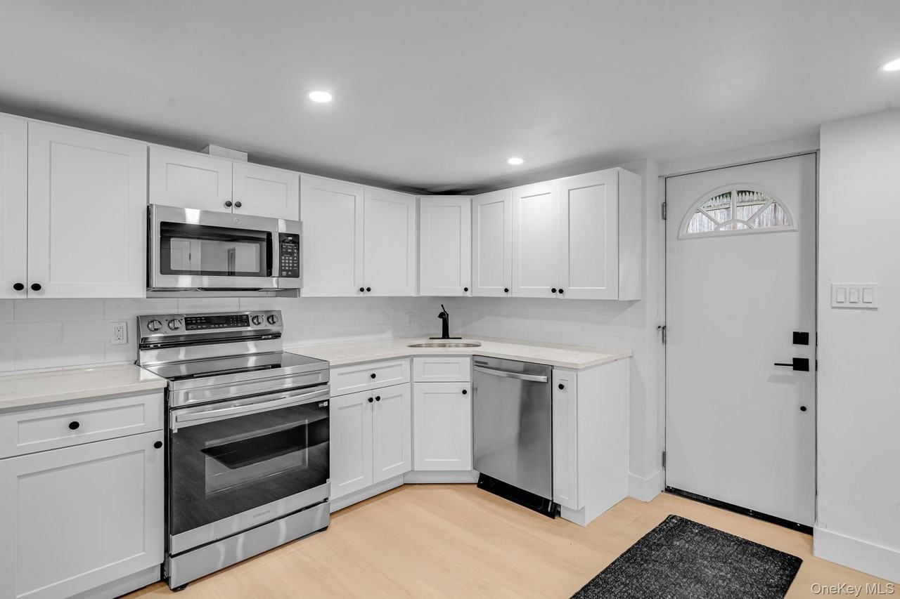 2386 New York Ave #2 - Photo 3 of 12
