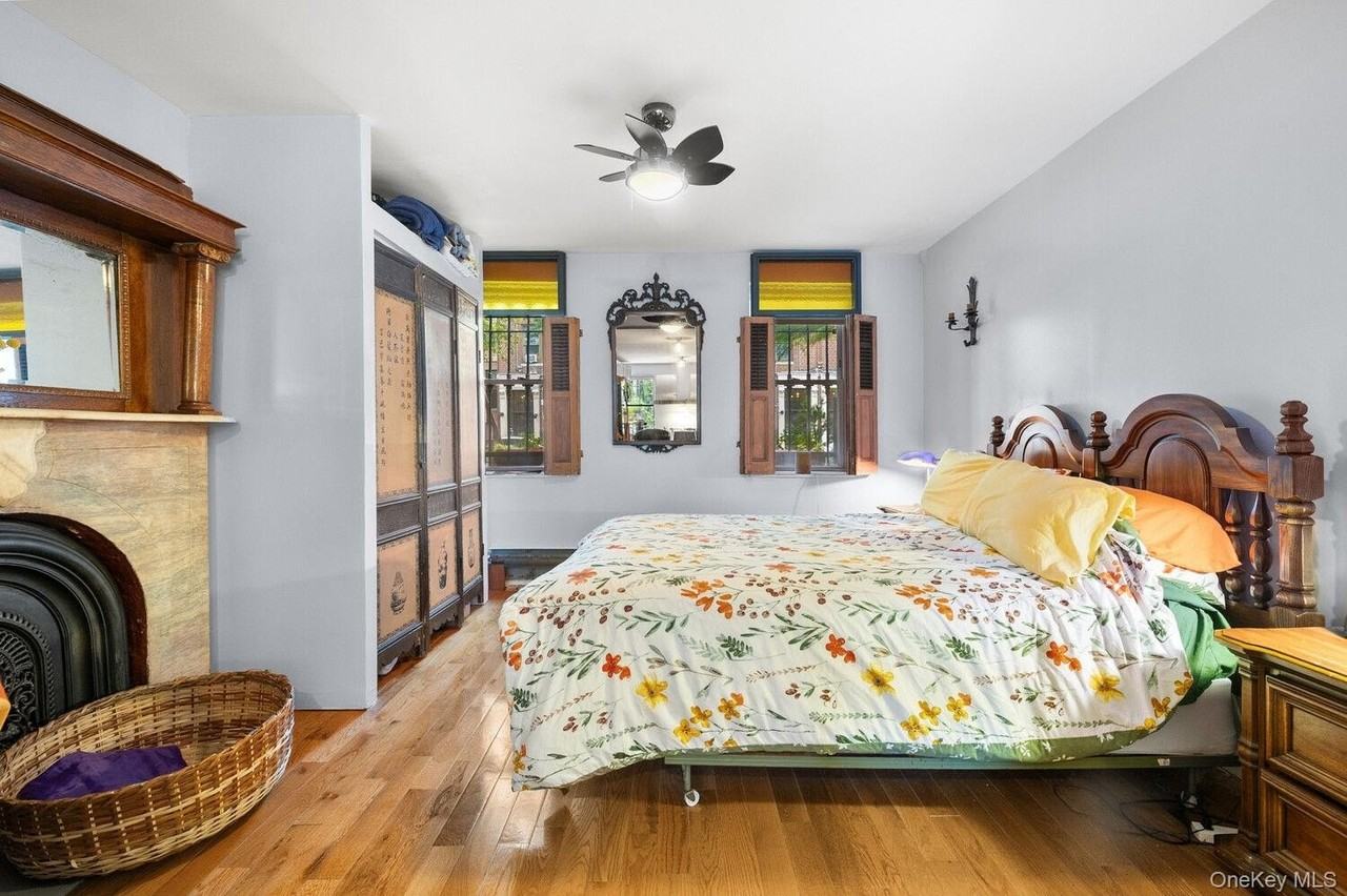 247 Bainbridge St - Photo 6 of 10