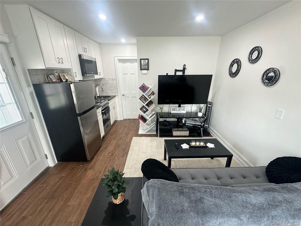 272 Lincoln Blvd - Photo 2 of 6