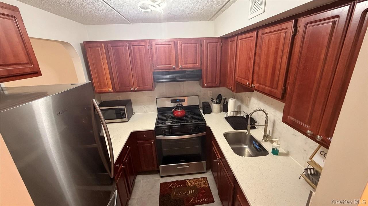 1954 Bergen St - Photo 5 of 23