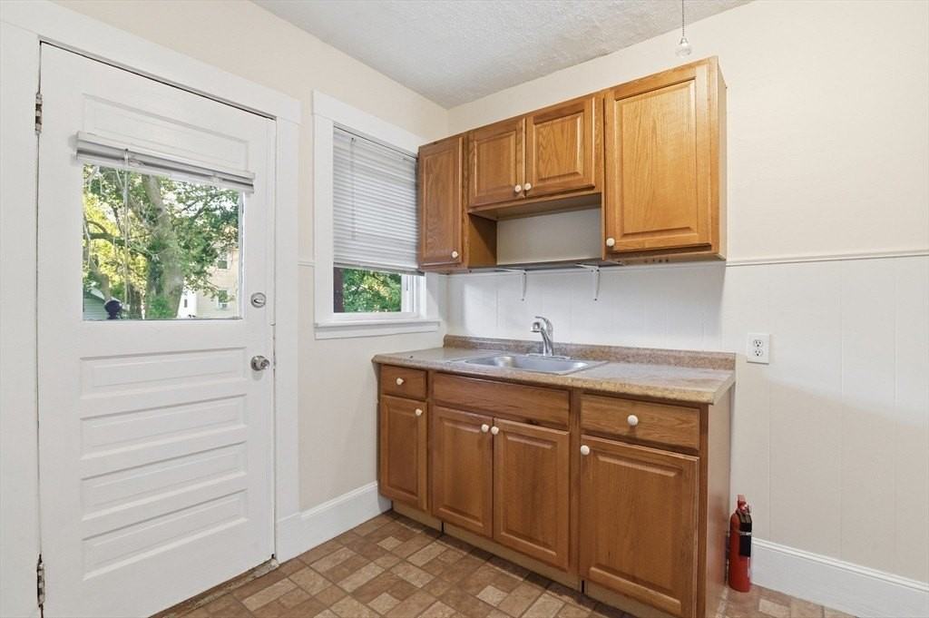 60 Raycroft St #R1 - Photo 7 of 16