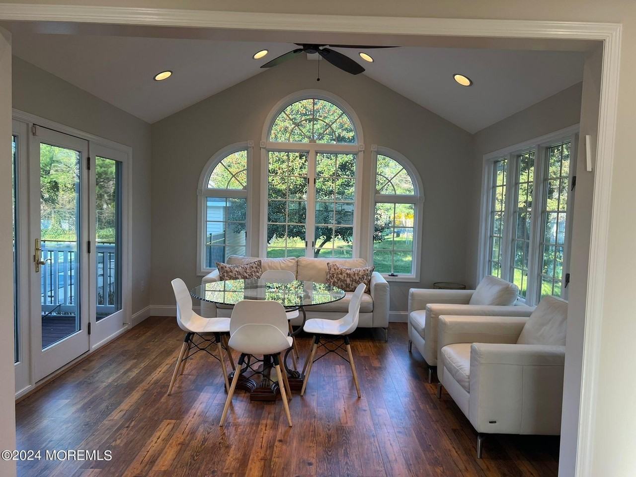 1578 N Bay Ave - Photo 3 of 50