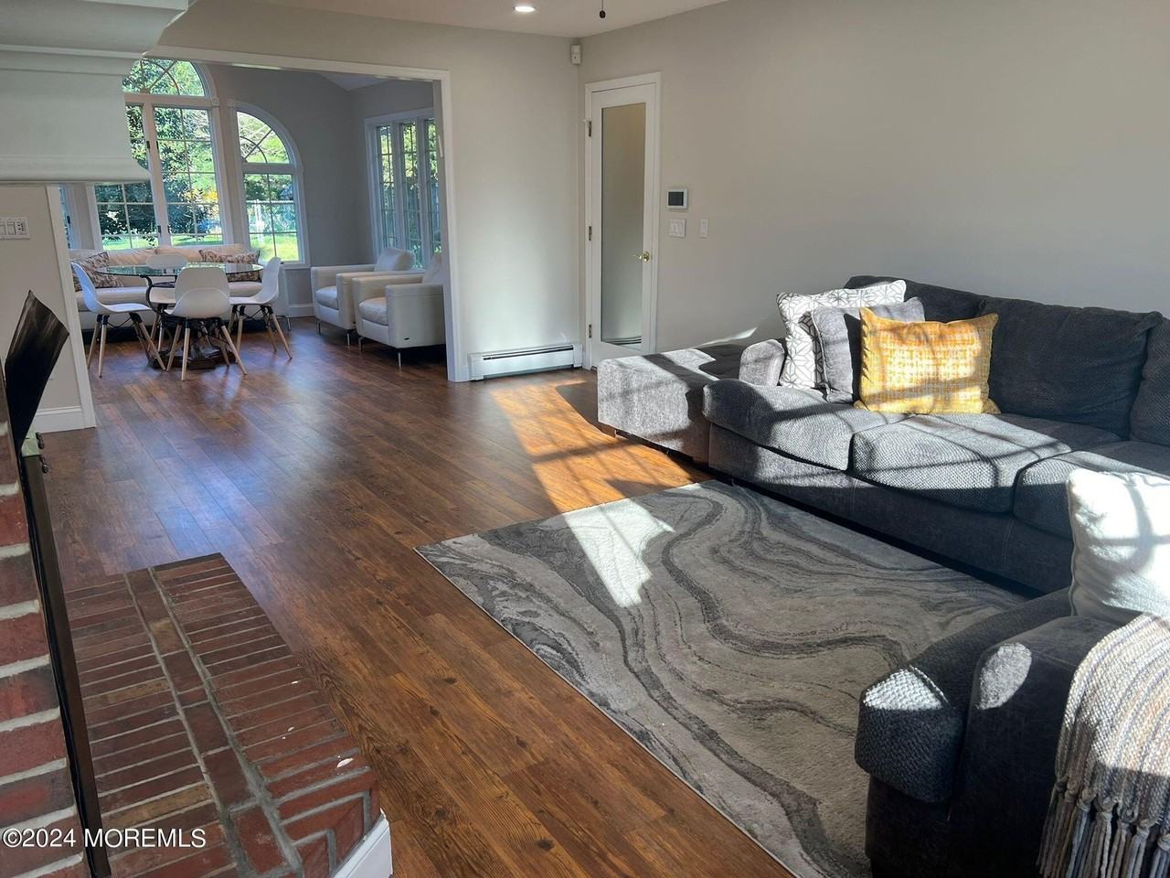1578 N Bay Ave - Photo 4 of 50