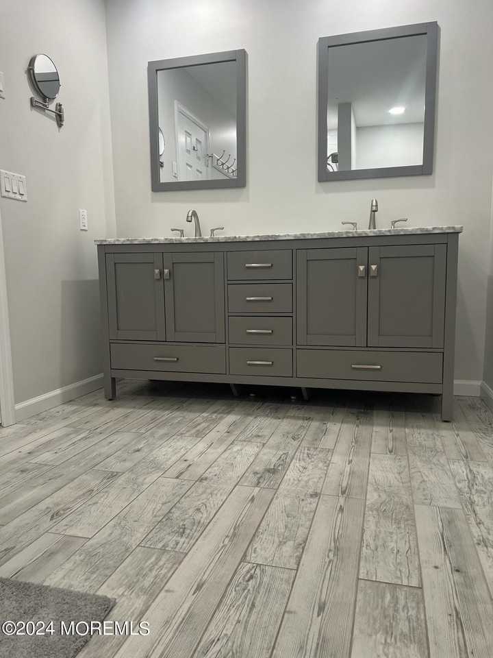1578 N Bay Ave - Photo 5 of 50
