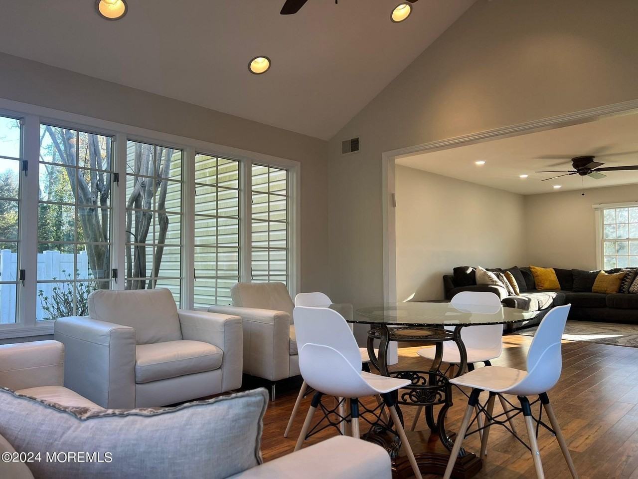 1578 N Bay Ave - Photo 6 of 50