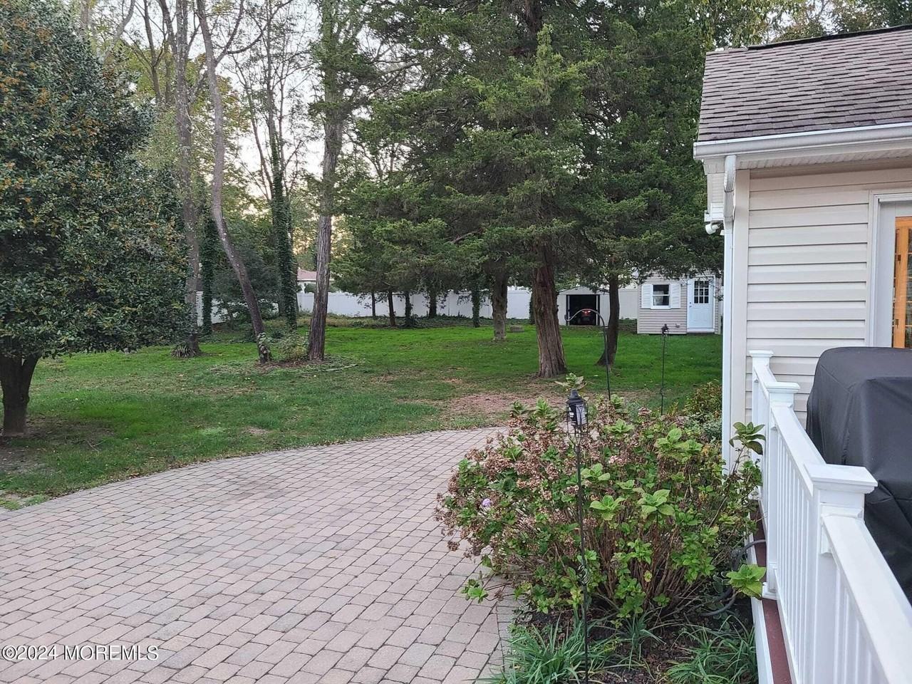 1578 N Bay Ave - Photo 7 of 50