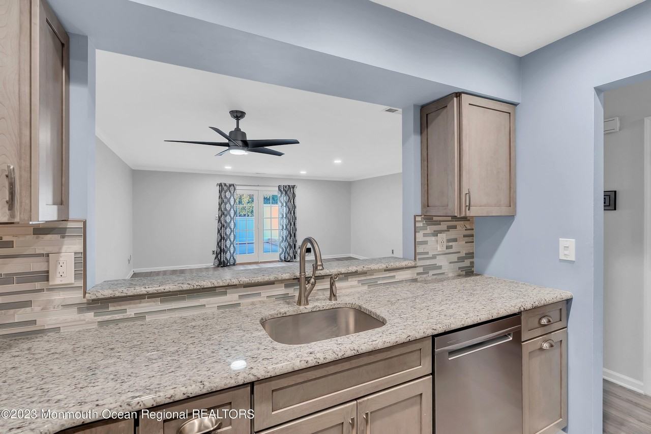 4 Lisa Ct - Photo 5 of 21