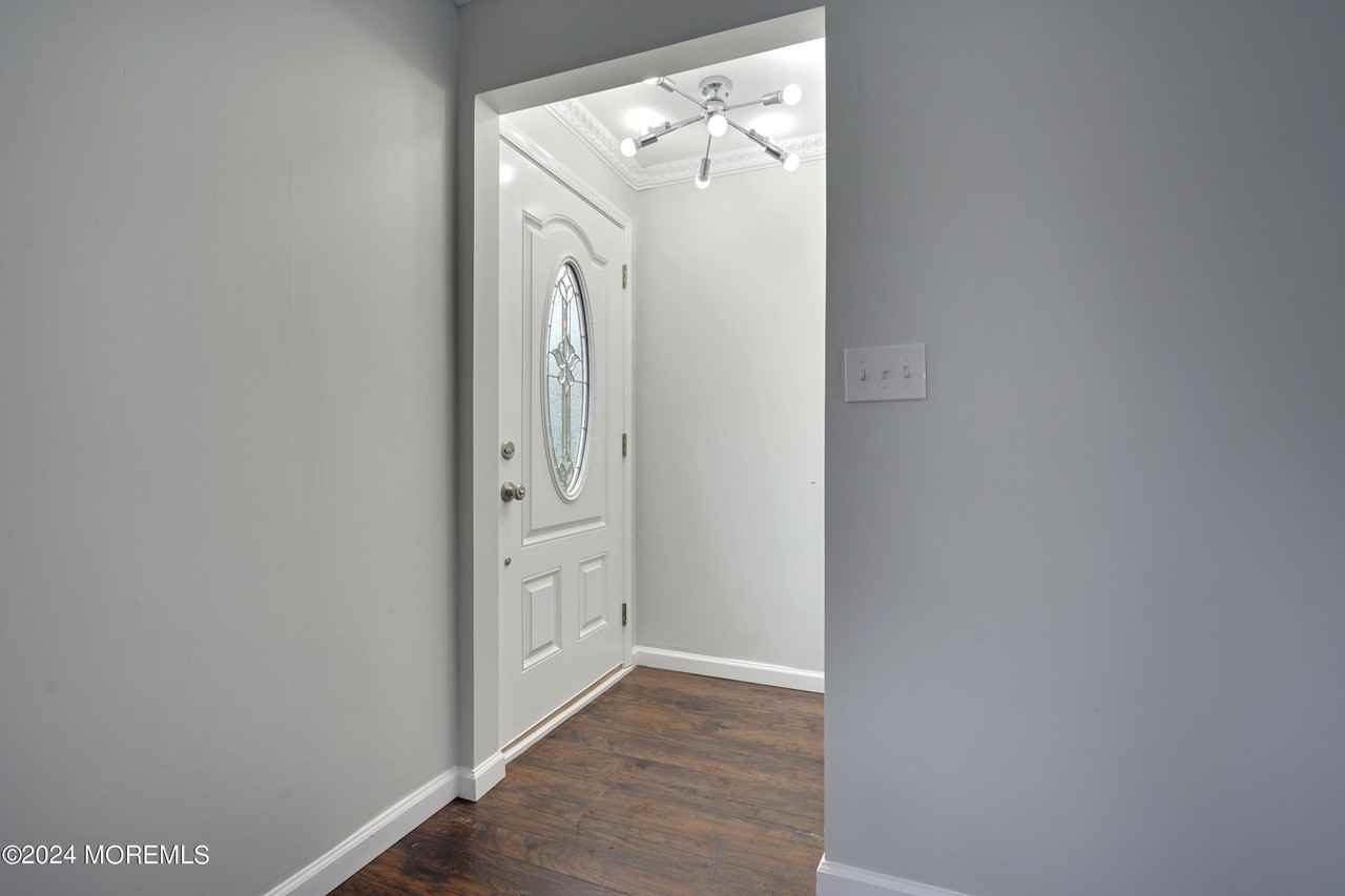 13 Swain Ave - Photo 5 of 42