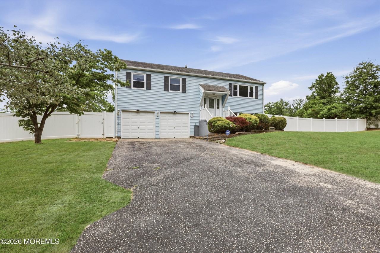 1029 Lucy Ln - Photo 2 of 30