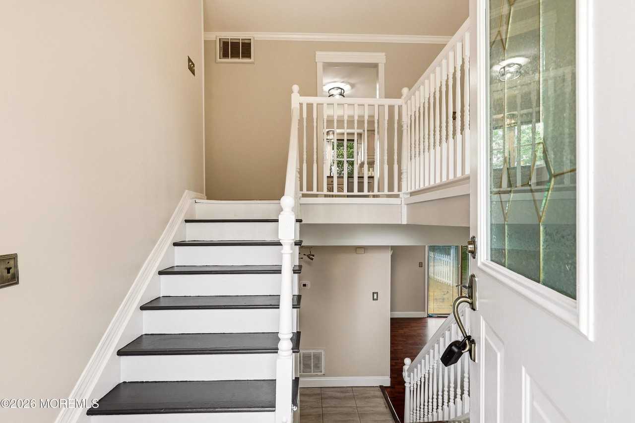 1029 Lucy Ln - Photo 4 of 30