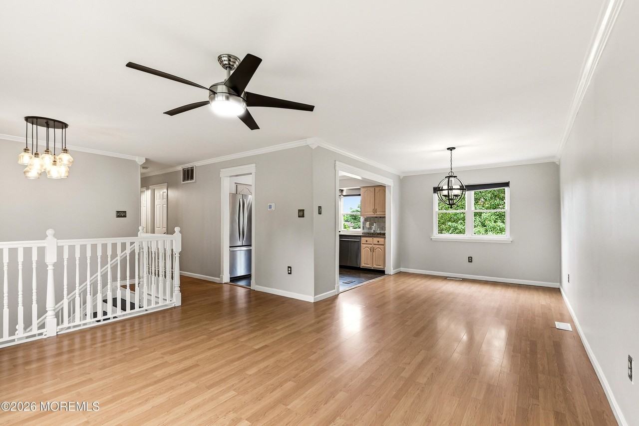 1029 Lucy Ln - Photo 5 of 30