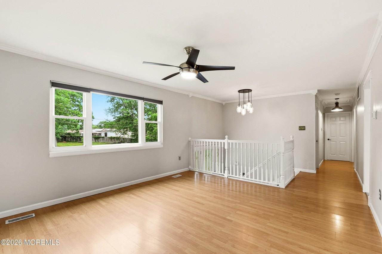 1029 Lucy Ln - Photo 6 of 30
