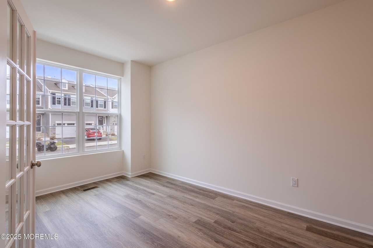 213 Harley Ln - Photo 4 of 35