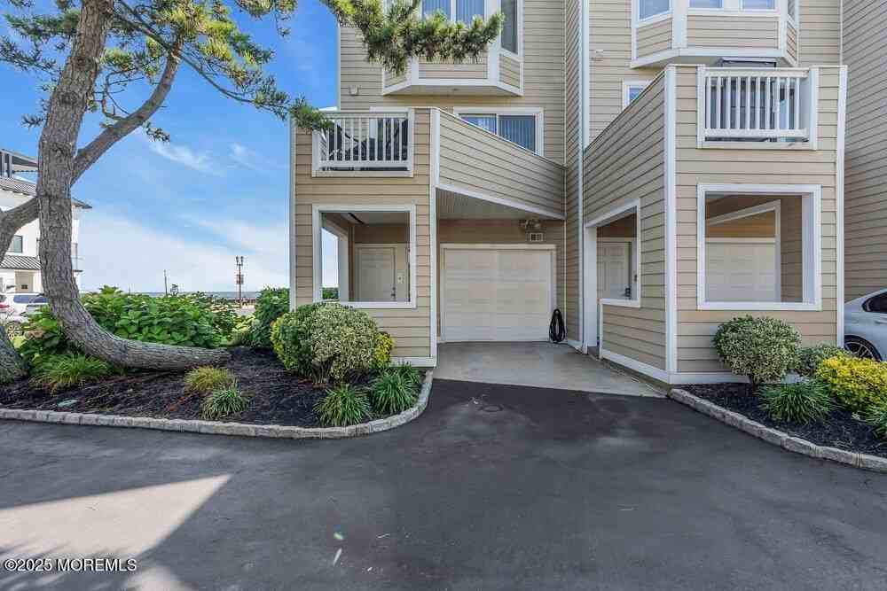 152 Ocean Ave N #A3 - Photo 3 of 43