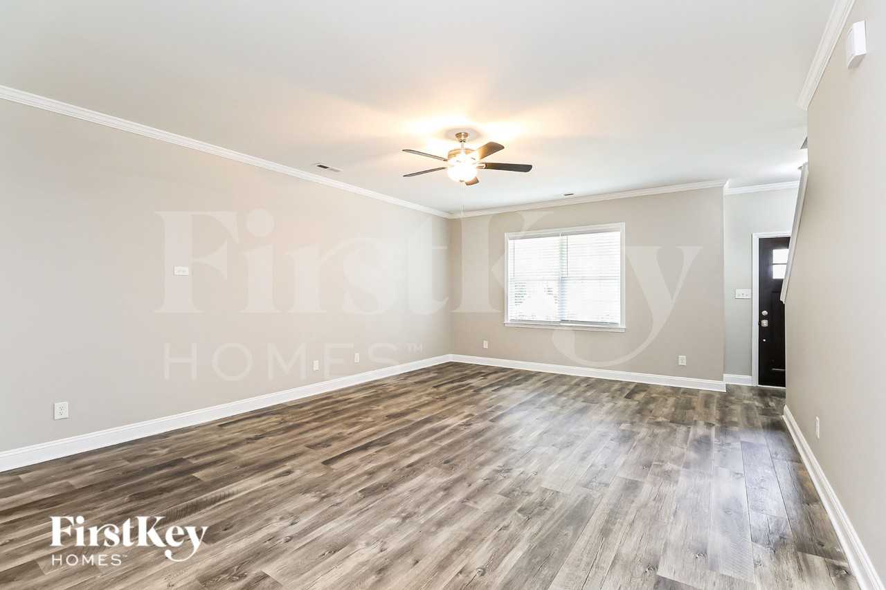 5602 Falkland Dr - Photo 3 of 19