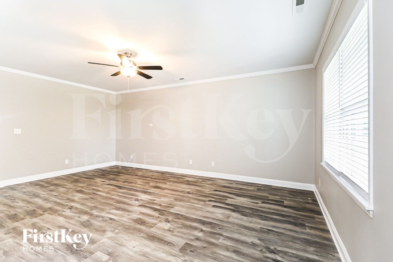 5602 Falkland Dr - Photo 4 of 19